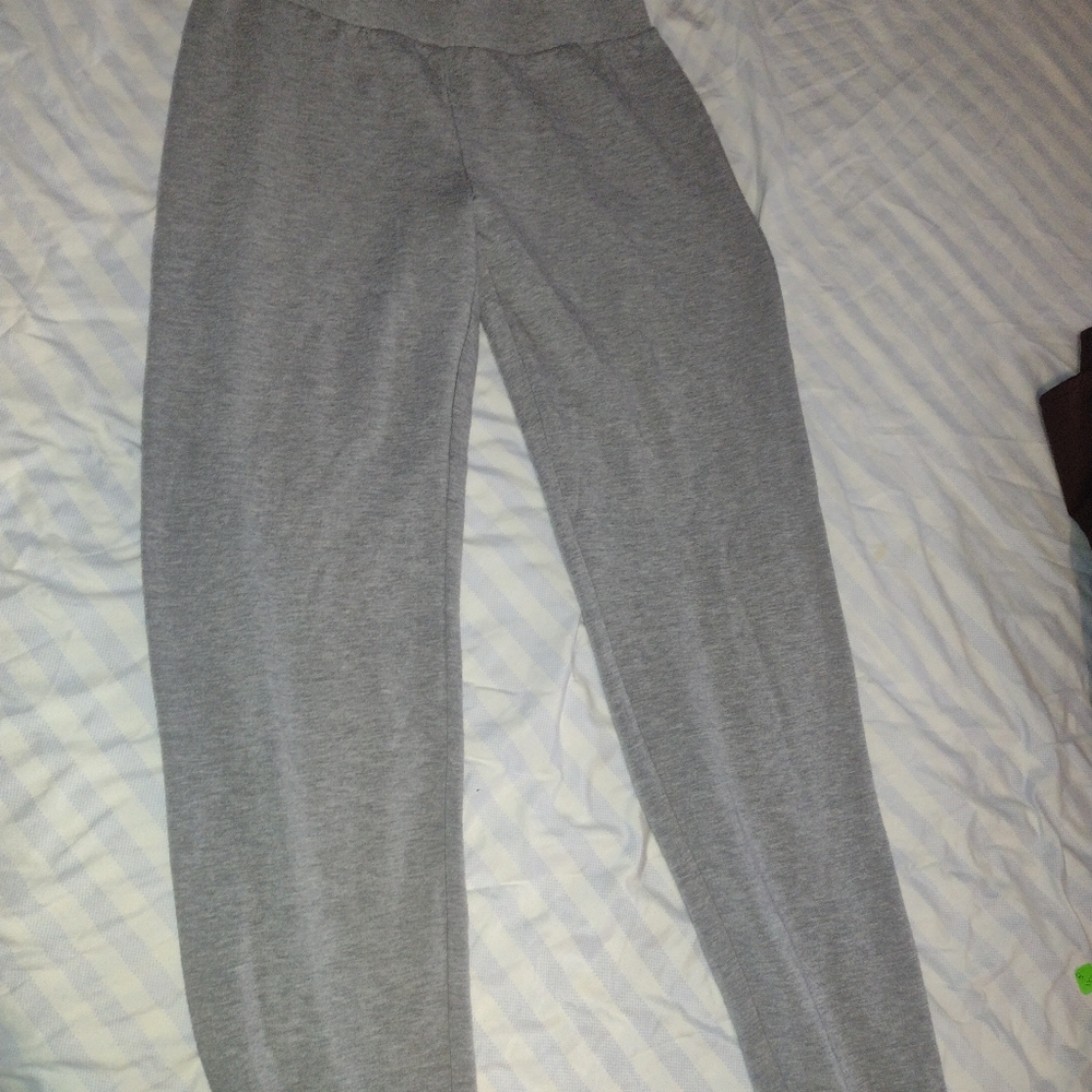 Ladies alfini jogging..cotton stretch pants size xs but stretches with top